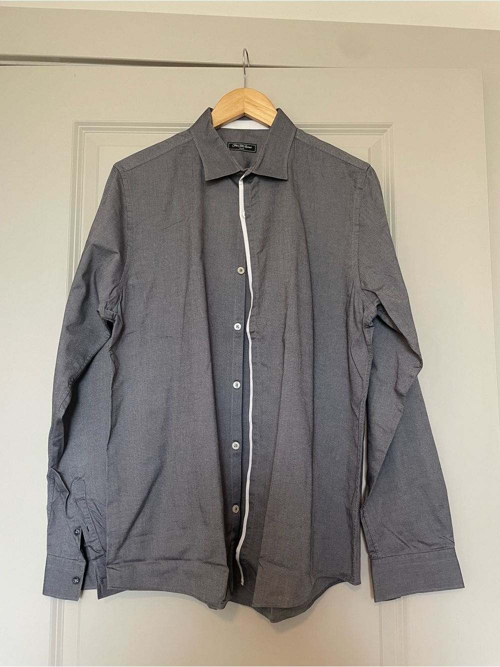 Saks Fifth Avenue Men’s Gray Long-Sleeve Button Shirt with White Trim
